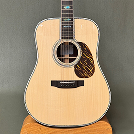 楽器なら何でも揃うお茶の水下倉楽器